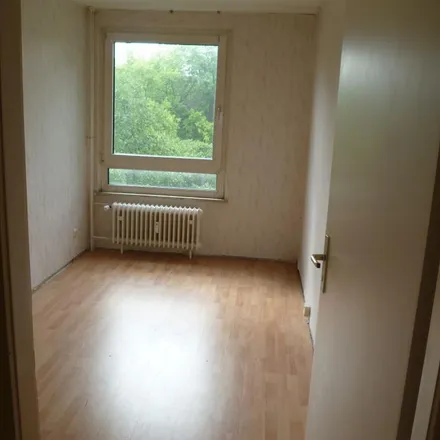 Rent this 3 bed apartment on Charlottenburger Straße 8 in 40789 Monheim am Rhein, Germany
