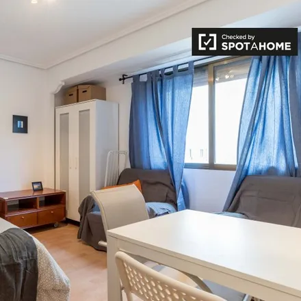 Rent this 3 bed room on Carrer de Millars in 2, 46007 Valencia