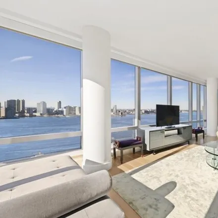 Image 2 - The Riverhouse, 2 River Terrace, New York, NY 10285, USA - House for rent