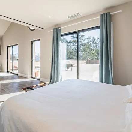 Rent this 3 bed apartment on 83740 La Cadière-d'Azur