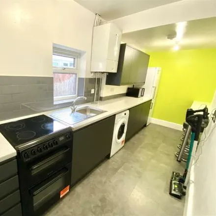 Rent this 4 bed townhouse on 26 Gleave Road in Selly Oak, B29 6JR