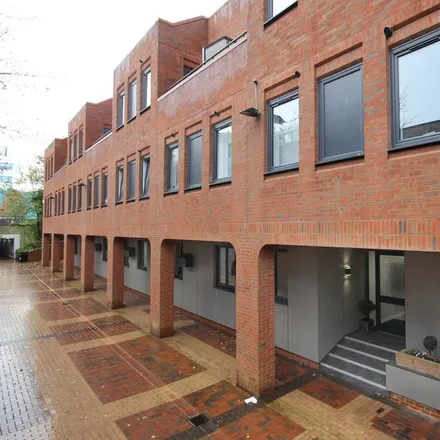 Rent this 1 bed apartment on Holy Trinity in Church Road cycle track, Easthampstead