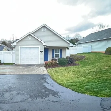 Buy this 2 bed house on Long View Circle in Hiawassee, Towns County