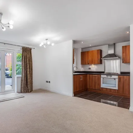Rent this 2 bed apartment on Waterloo Road in Buckler's Park, RG45 7NU