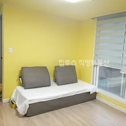 Rent this 2 bed apartment on 서울특별시 서대문구 연희동 170-46