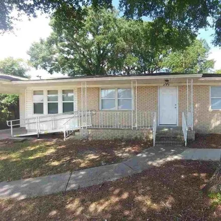 Rent this 3 bed house on 31 Elm Street in Escambia County, FL 32506