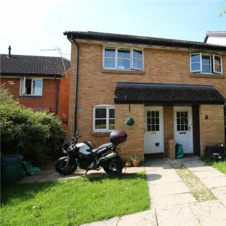 Rent this 2 bed townhouse on Cotterell Gardens in Twyford, RG10 0XP