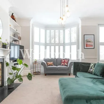 Image 4 - 15 Palmerston Crescent, Bowes Park, London, N13 4UE, United Kingdom - Apartment for rent