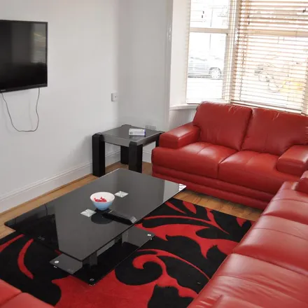 Rent this 8 bed apartment on 216 Heeley Road in Selly Oak, B29 6EN