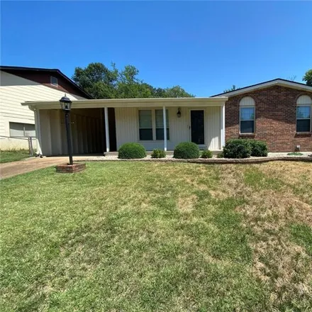 Rent this 3 bed house on 1849 San Luis Rey Pkwy in Fenton, Missouri