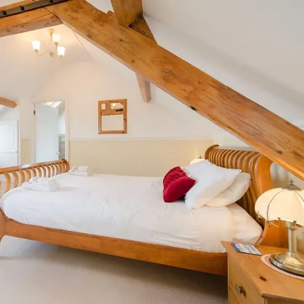 Rent this 3 bed duplex on Looe in PL13 1NX, United Kingdom