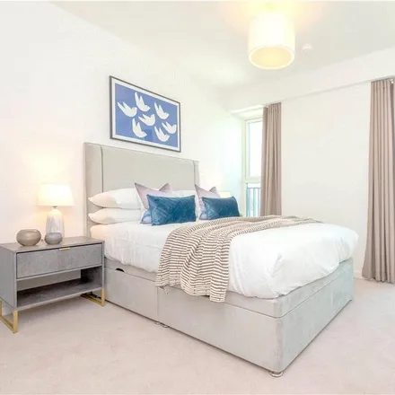 Rent this 3 bed apartment on Wallbrook Gardens in 58 Heartwell Avenue, London