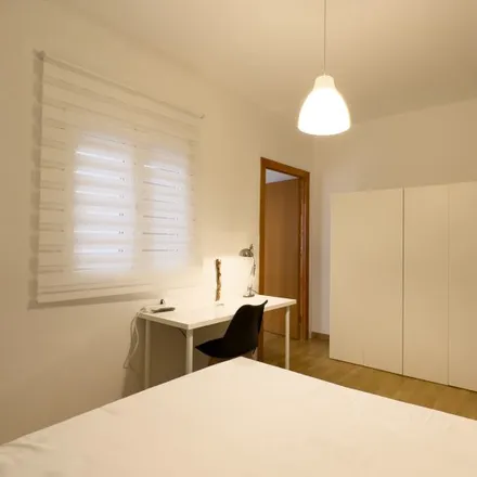 Rent this 5 bed room on Avinguda Diagonal in 590, 08021 Barcelona