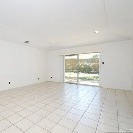 Image 5 - 122 East Silver Sands Drive, San Antonio, TX 78216, USA - House for sale