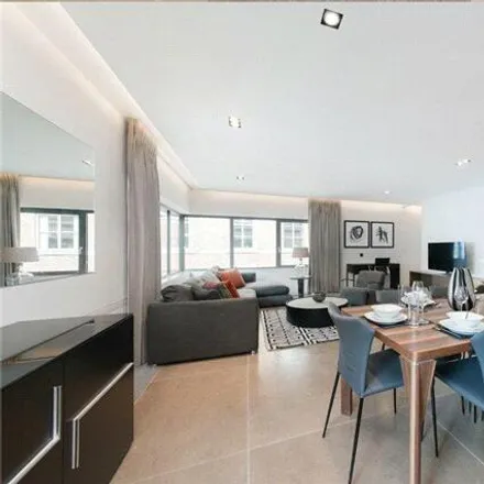 Image 3 - Naval and Military Club, 4 St James's Square, London, SW1Y 4JU, United Kingdom - Apartment for rent