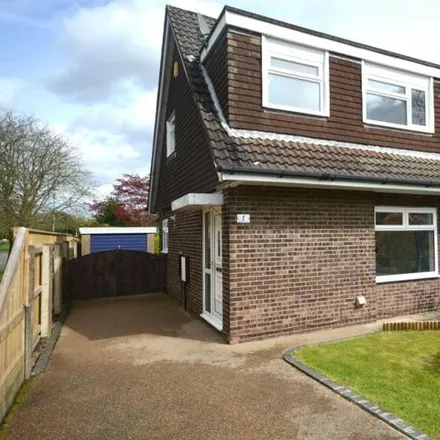 Rent this 3 bed duplex on Hendham Close in Bramhall, SK7 5QW
