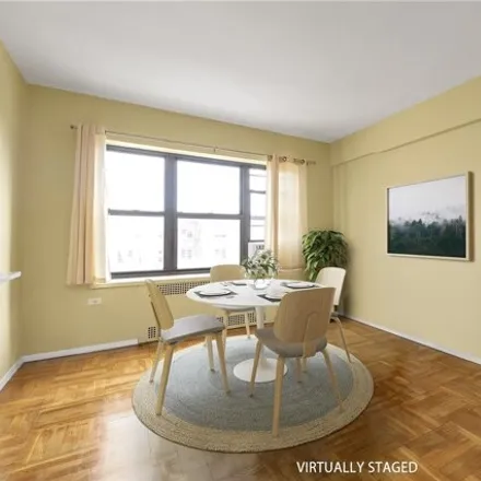 Image 5 - 102-43 68th Avenue, New York, NY 11375, USA - Apartment for sale