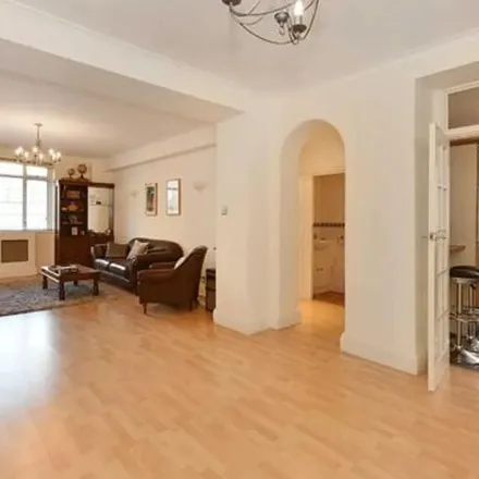 Image 2 - St. James Close, Wells Rise, Primrose Hill, London, NW8 7LX, United Kingdom - Apartment for rent