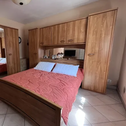 Rent this 1 bed apartment on 83550 Vidauban