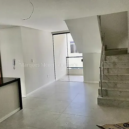 Buy this 5 bed apartment on Rua Luiz Fellet in Santo Antônio do Paraibuna, Juiz de Fora - MG