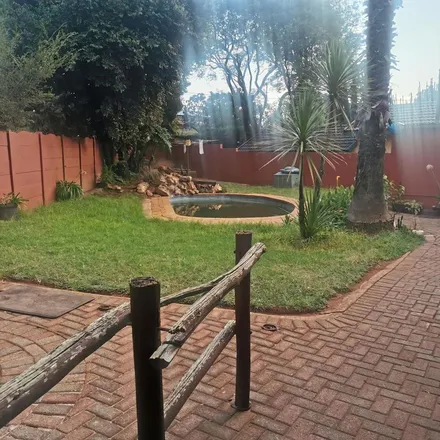 Image 1 - Jacaranda Street, Lindhaven, Roodepoort, 1725, South Africa - Apartment for rent