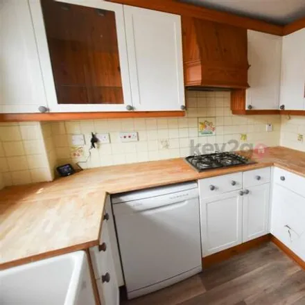 Image 5 - Deepwell Court, Sheffield, S20 4SW, United Kingdom - Townhouse for sale