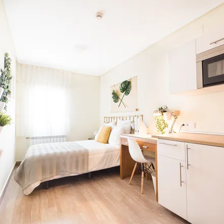 Rent this 15 bed room on Madrid in Paseo de Santa María de la Cabeza, 58