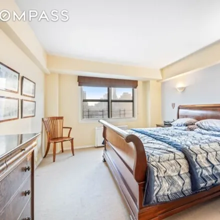 Image 4 - 345 East 69th Street, New York, NY 10021, USA - Apartment for sale