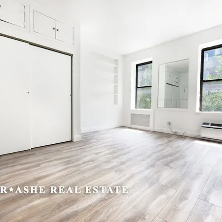 Image 2 - 149 East 62nd Street, New York, NY 10065, USA - Townhouse for rent