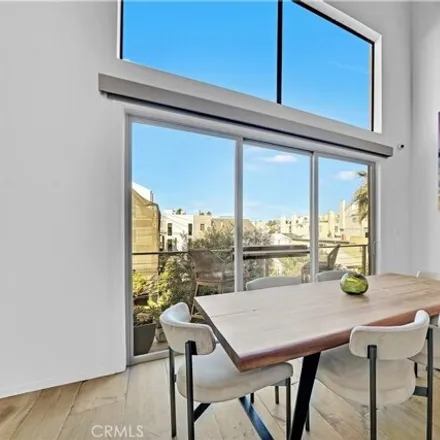 Image 8 - 56 Ironsides Street, Los Angeles, CA 90292, USA - Condo for sale