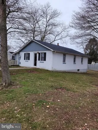 Rent this 3 bed house on 59 Glen Drive in Penn Beach, Pennsville Township