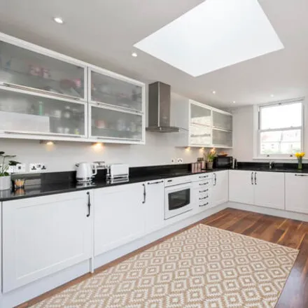 Image 3 - 100, 102 Balvernie Grove, London, SW18 5RU, United Kingdom - Apartment for sale