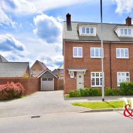 Rent this 4 bed duplex on Kemsley Drive in Leighton Buzzard, LU7 3HE