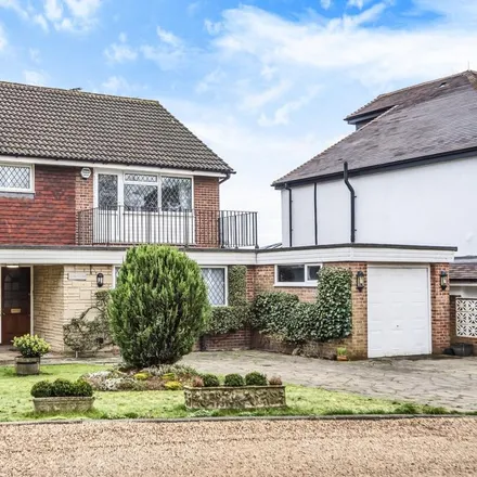 Rent this 4 bed house on Oakwood Close in Red Hill, London