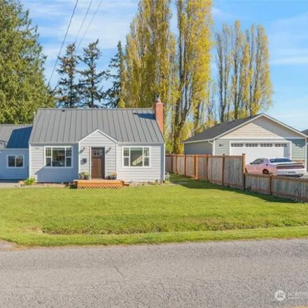 Buy this 4 bed house on 950 Southeast 4th Avenue in Oak Harbor, WA 98277