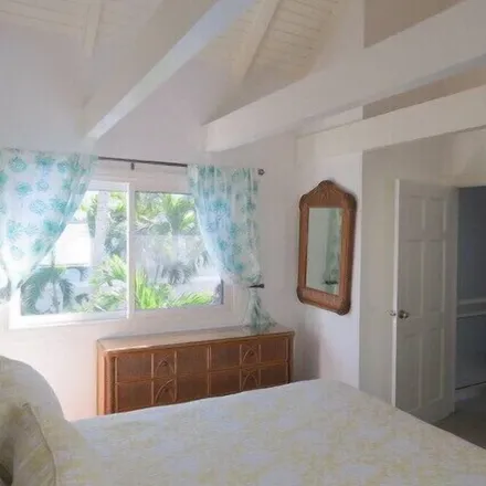 Rent this 2 bed house on University of Sint Maarten in Soualiga Road, Philipsburg
