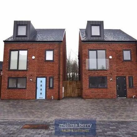 Buy this 4 bed townhouse on Butterstile Avenue in Rainsough, Prestwich