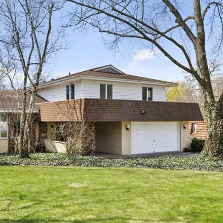 Buy this 3 bed house on Kings Court in DuPage County, IL 60137