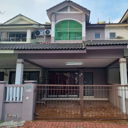 Rent this 4 bed apartment on Jalan Seksyen 2/7 in 31900 Kampung Tanjung Rengas, Perak