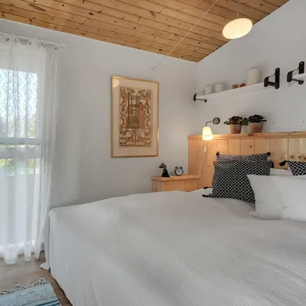 Rent this 3 bed house on Mesinge Kirke in Midskovvej, 5370 Mesinge