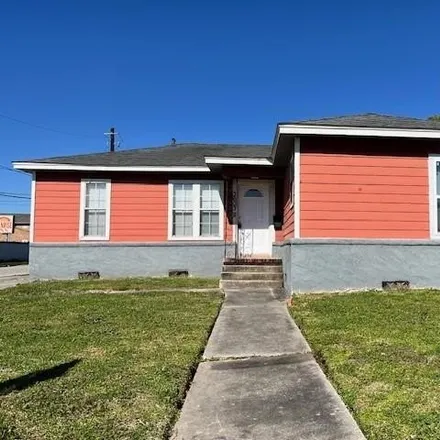 Rent this 2 bed house on BMB Food Store in Canfield Street, Houston