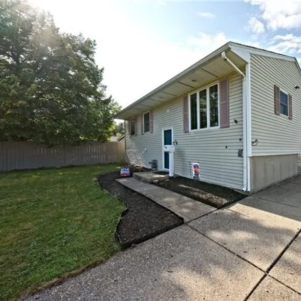 Image 2 - 16 Saint Boniface Rd, Cheektowaga, New York, 14225 - House for sale