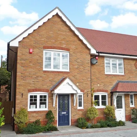 Rent this 2 bed duplex on Bushnell Place in Maidenhead, SL6 5FD