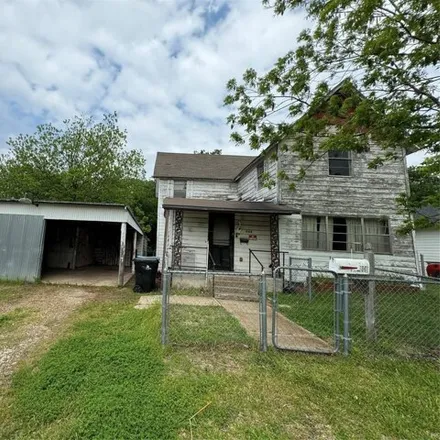 Buy this 2 bed house on 826 South Lamar Avenue in Denison, TX 75021
