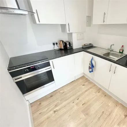 Image 2 - Coupees Path, Luton, LU2 0FD, United Kingdom - Apartment for rent
