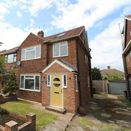 Rent this 4 bed duplex on Weardale Avenue in Lunedale Road, Dartford
