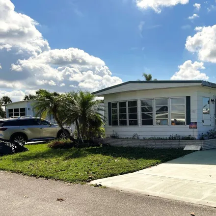 Buy this 2 bed house on 906 West Uplands Avenue in Venice, FL 34285