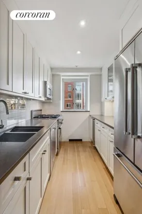 Image 3 - Manhattan House, 200 East 66th Street, New York, NY 10065, USA - Condo for sale