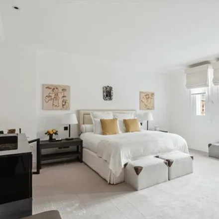 Image 7 - 30 Pont Street, London, SW1X 9SG, United Kingdom - Apartment for rent