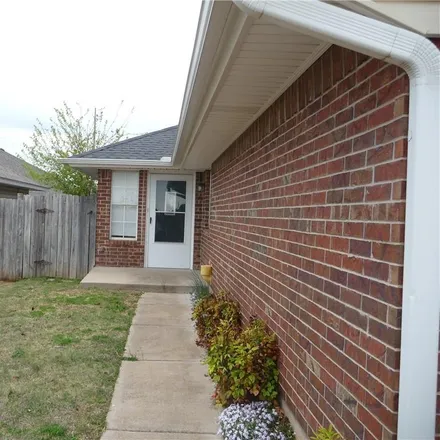 Image 1 - 800 Northeast 24th Street, Moore, OK 73160, USA - House for rent